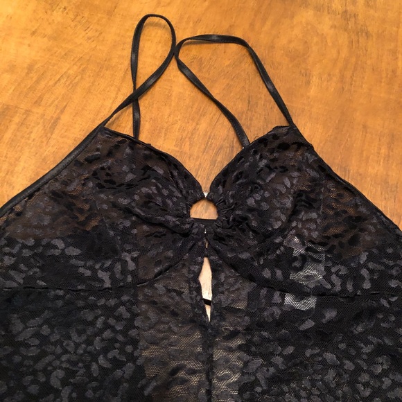 Teeny black negligee - Picture 2 of 4